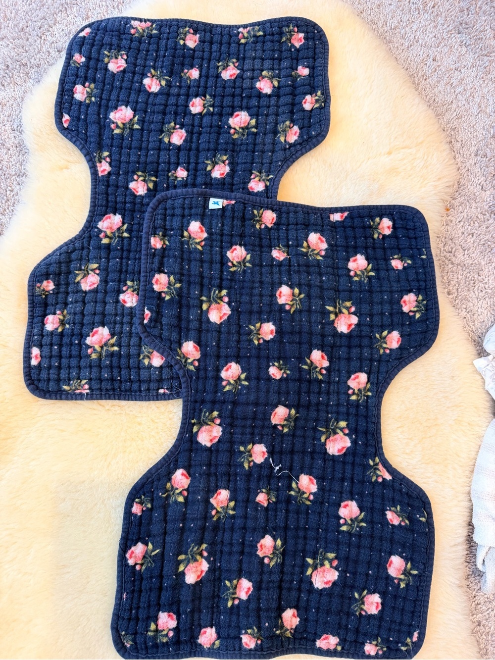 Little Unicorn Muslin Swaddle / Light Stroller Beach Coverage & Two Burp Clothes - Picture 3 of 9